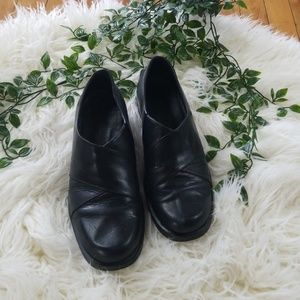 The Walking Company black shoes